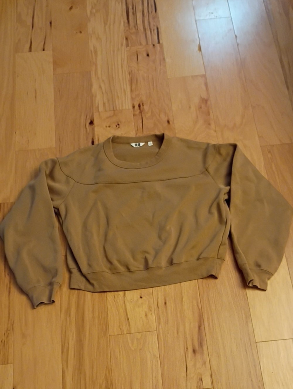 Uniqlo Crewneck Sweater in Tan